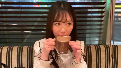 Она подруга, которая принадлежала к тому же клубу в университете.И она самая привлекательная девушка в клубе.Это японская сексуальная атмосфера.